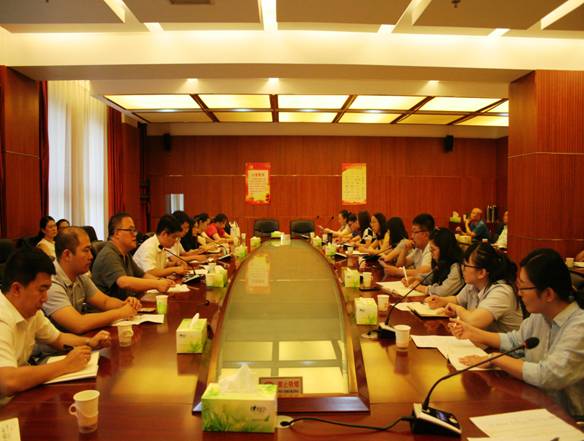 尊龙凯时开展青年人才交流座谈会