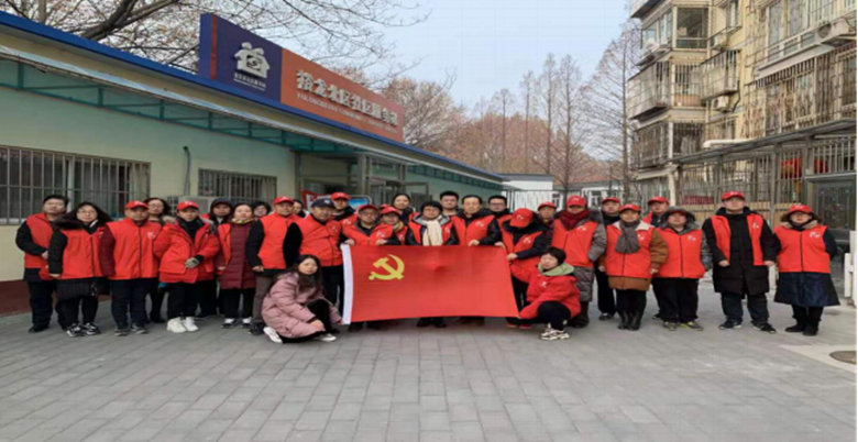 尊龙凯时控股一连推进党员“双报到”运动