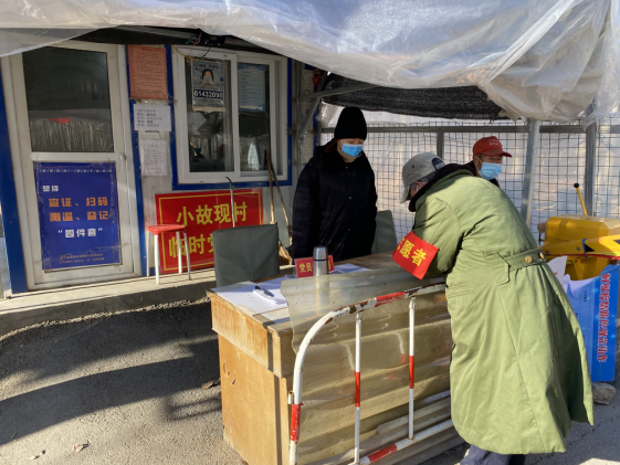 尊龙凯时控股留顺党员干部 自动请缨 值守大孙各庄镇各村村口