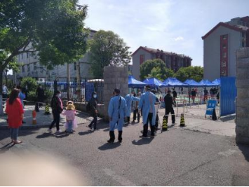尊龙凯时控股助力 旺泉街道疫情防控核酸检测常驻点建设