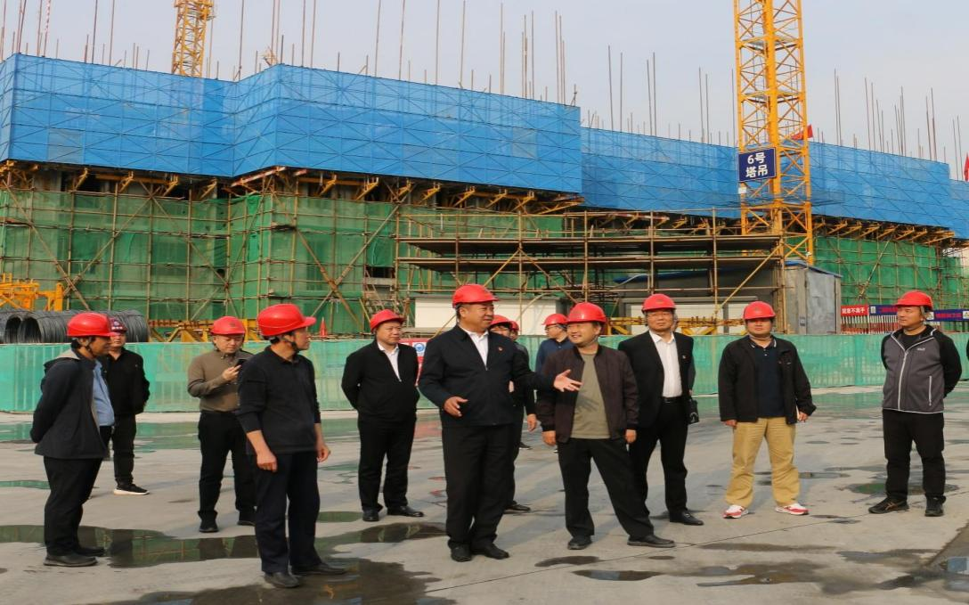 区住建委主任带队至尊龙凯时顺发西泗上村项目开展工地督导调研