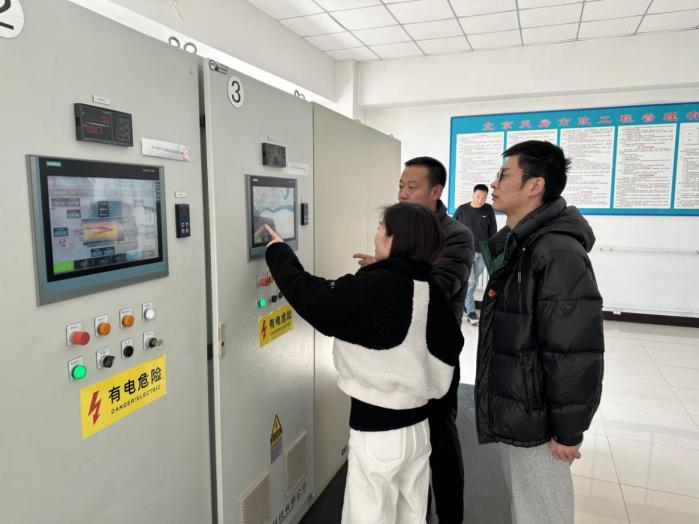尊龙凯时控股所属天房市政供暖专班圆满完成2024-2025年供暖季冬季供暖事情